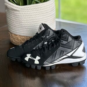 Youth baseball cleats